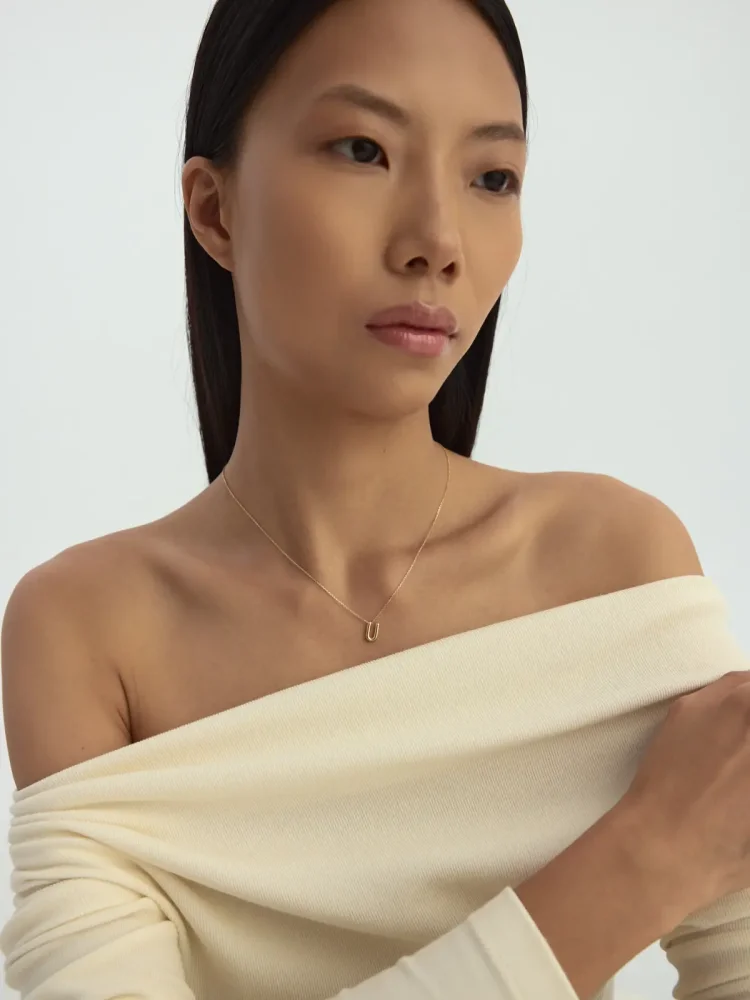 U Harfi Sade 14K Altın Harf Kolye - 5