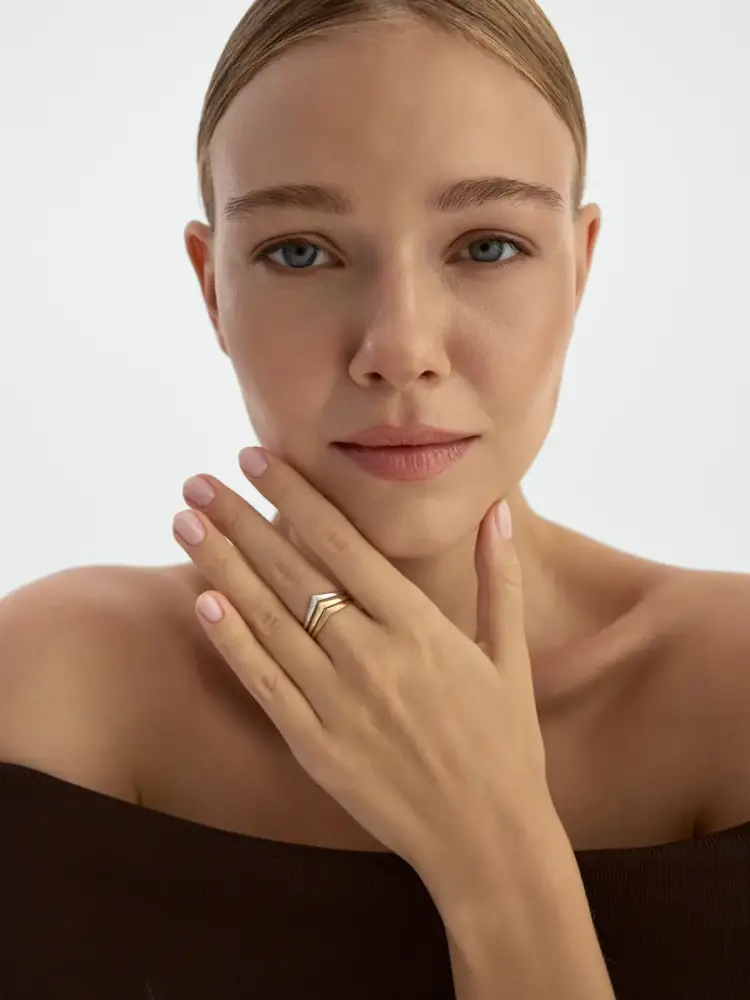 Üç Renkli V Form Minimal 14K Altın Yüzük - 4