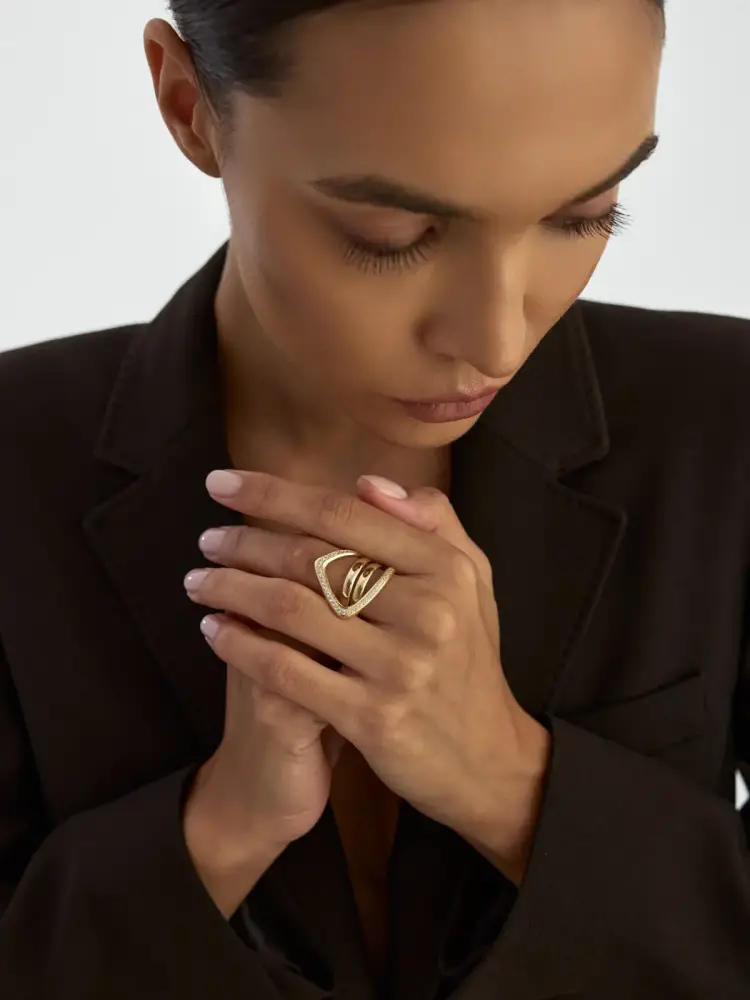 Üç Sıralı Modern V Form Taşlı 14K Altın Yüzük - 3