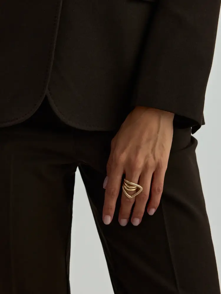 Üç Sıralı Modern V Form Taşlı 14K Altın Yüzük - 4