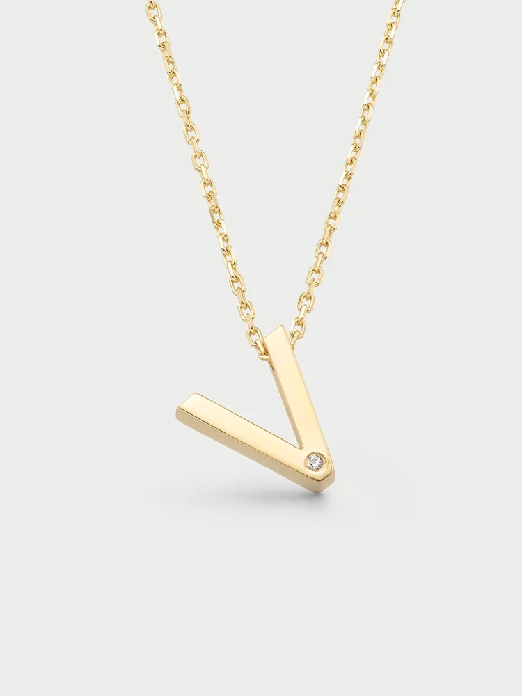 V Harfi Taşlı 14K Altın Harf Kolye - 1