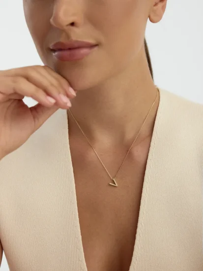 V Harfi Taşlı 14K Altın Harf Kolye - (1)