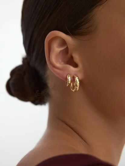 Yarı Bombeli İşlemeli Halka 14K Altın Küpe - (1)